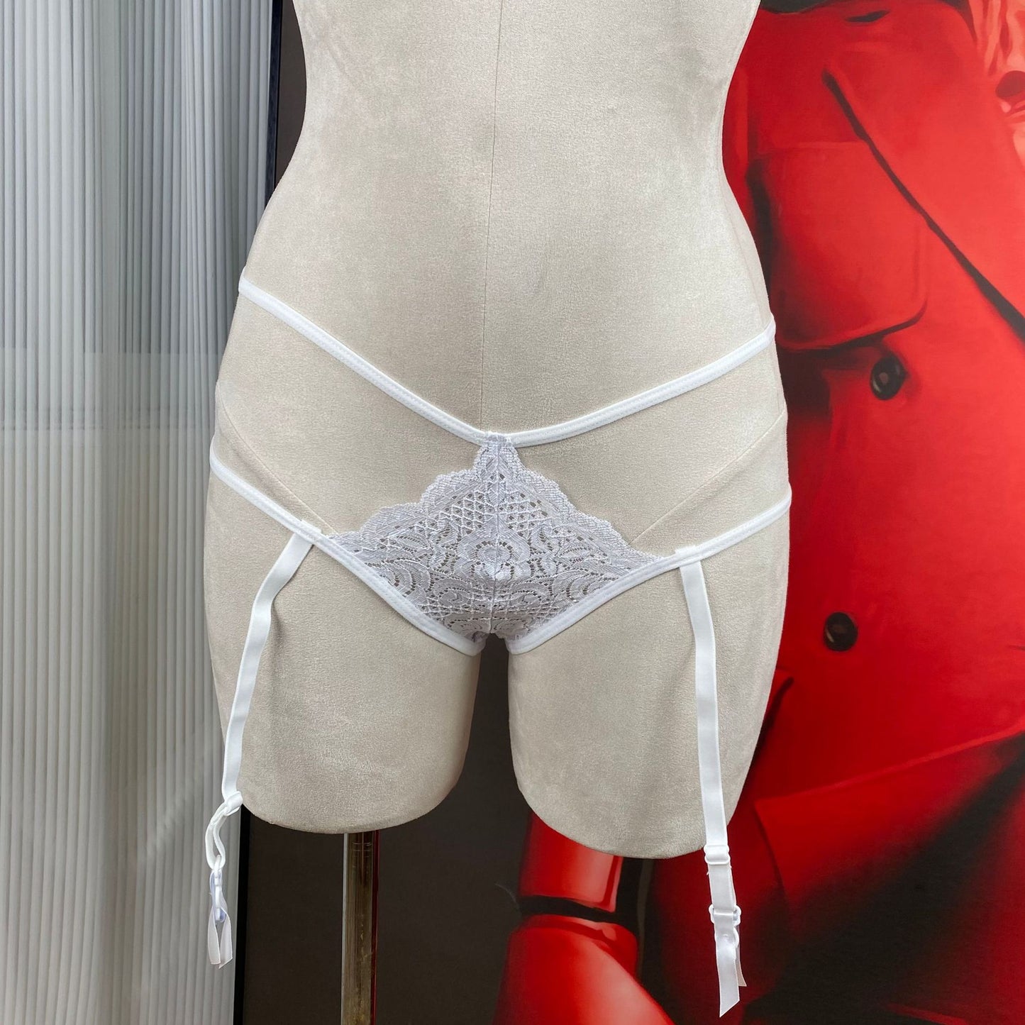 FREEDOMBEAUTY | FQ2599 White lace hollow steel tray bra, buttocks, garters, panties, pure lust woman suit, lace blue cross-border