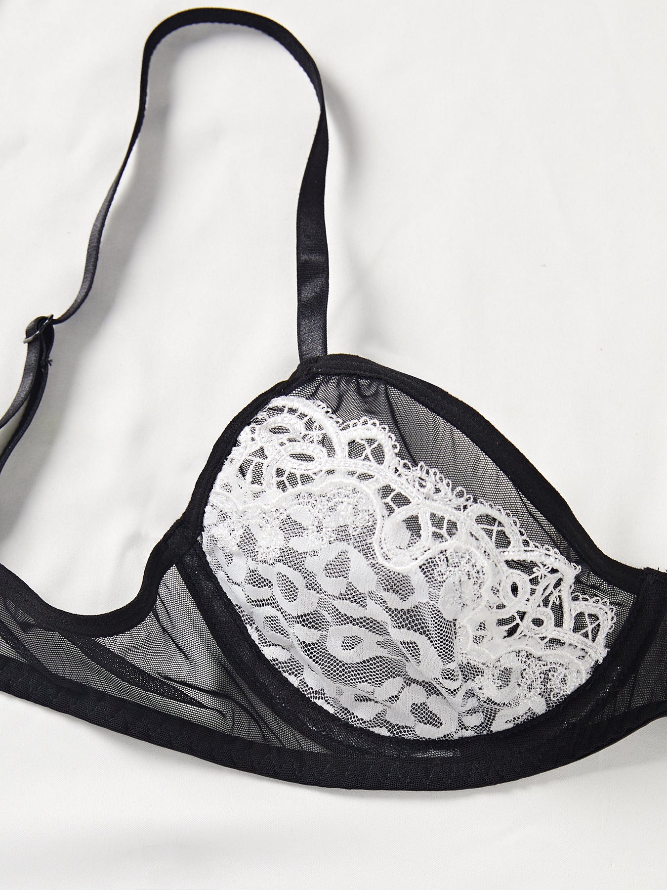 FreedomBeauty | INS Internet celebrity fashion new sexy lace mesh matching and contrasting color erotic underwear three-piece set