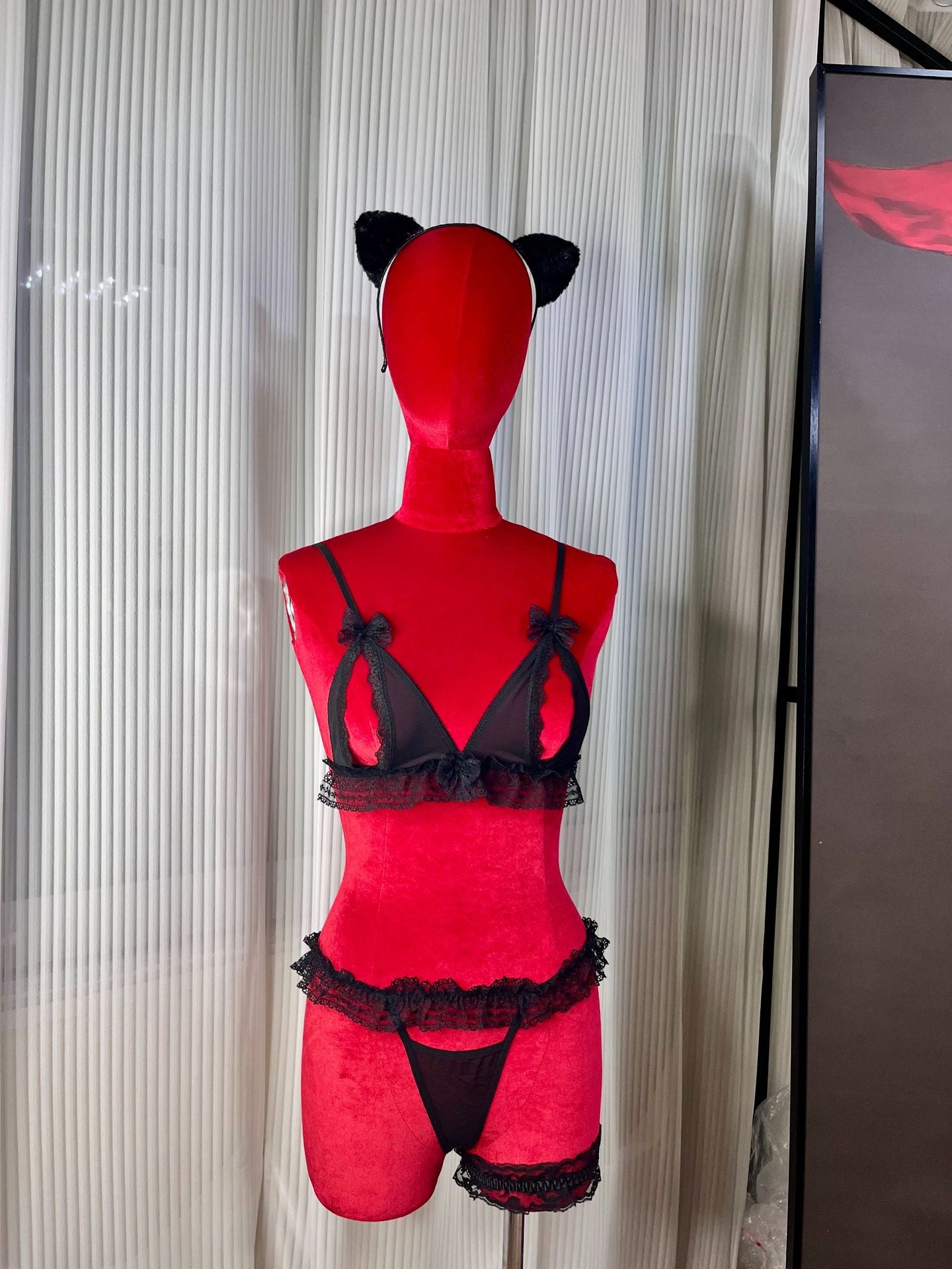 FREEDOMBEAUTY | FQ2940 Lace bow pleated edge three-point bra panties leg ring cat ears cute sex suit
