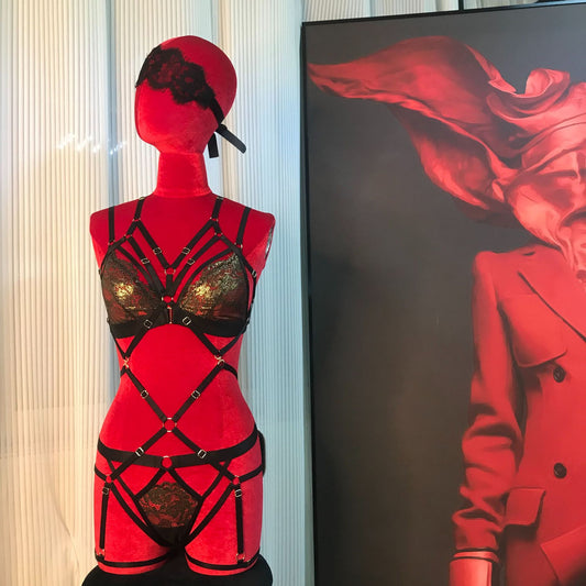 FREEDOMBEAUTY | European and American bundled harness rope clothes sexy embroidery gold wire without steel ring triangle cup underwear hollow sexy strap SM