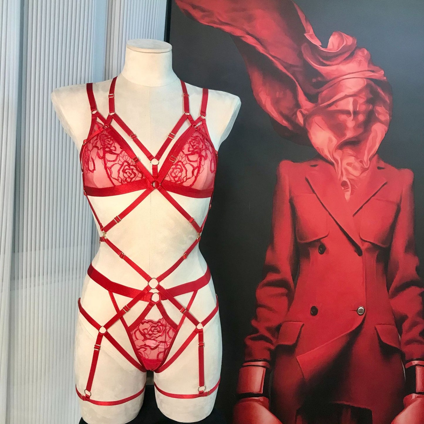 FREEDOMBEAUTY | European and American bundled harness rope clothes sexy embroidery gold wire without steel ring triangle cup underwear hollow sexy strap SM