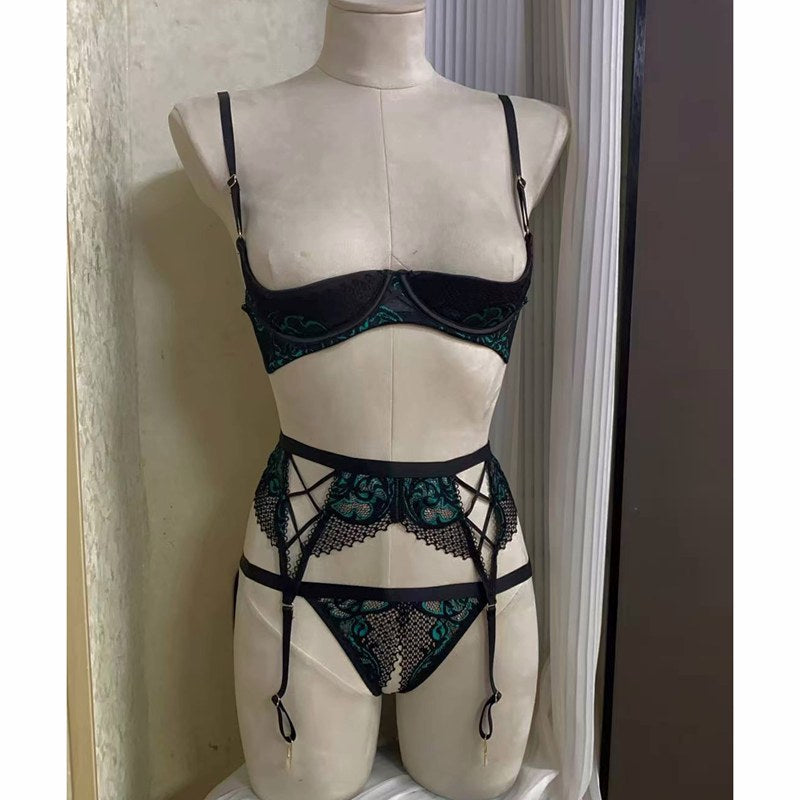 FREEDOMBEAUTY | FQ2836M210 quarter chest cup two-color lace cross strap sexy lingerie set women free