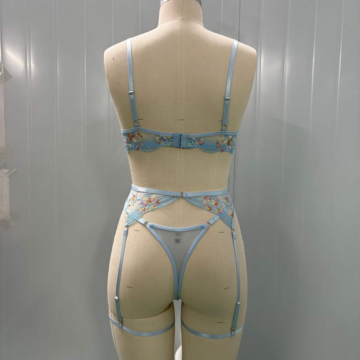 FREEDOMBEAUTY | European and American foreign trade cross-border new fashion sky blue flower embroidery garter leg ring bow bra set women