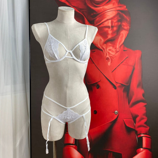 FREEDOMBEAUTY | FQ2599 White lace hollow steel tray bra, buttocks, garters, panties, pure lust woman suit, lace blue cross-border