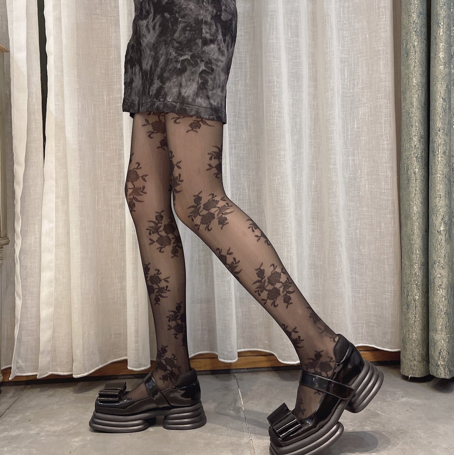 FREEDOMBEAUTY | New stockings women's retro court style dark sweet roses milk white stockings anti-hook bottom pantyhose