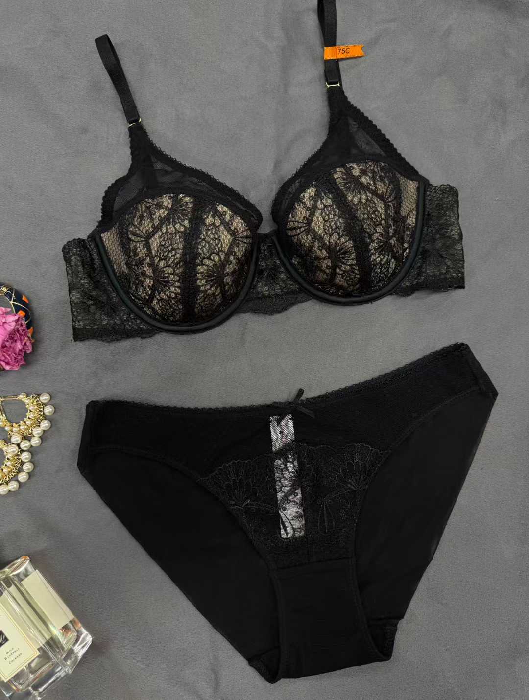 FREEDOMBEAUTY | Foreign trade underwear new European and American style thin style big chest shows small sexy half cup bra breathable gathering bra cover