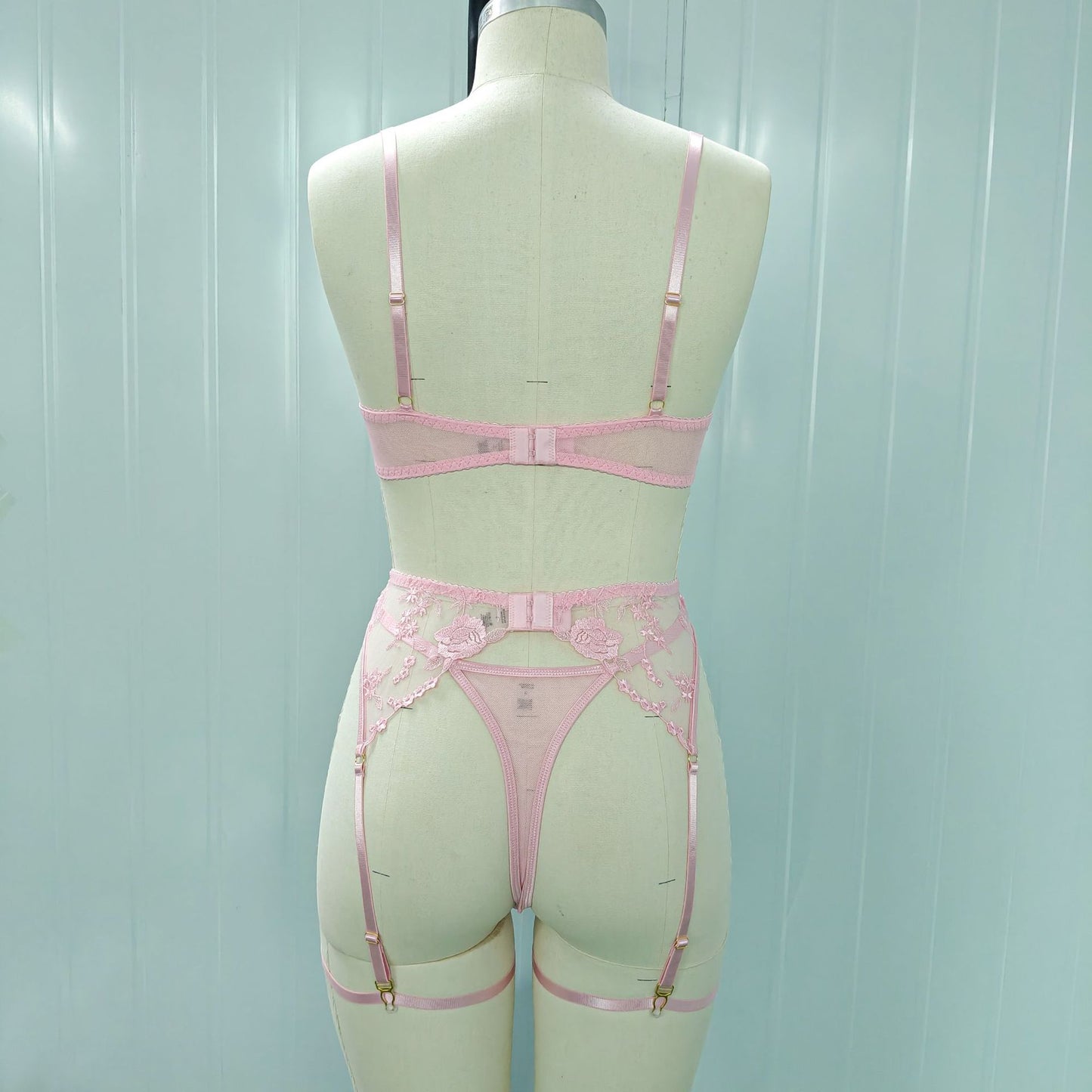 FREEDOMBEAUTY | European and American cross-border foreign trade new pink exquisite flower embroidered women's clothing with steel ring waist seal garter belt bra set