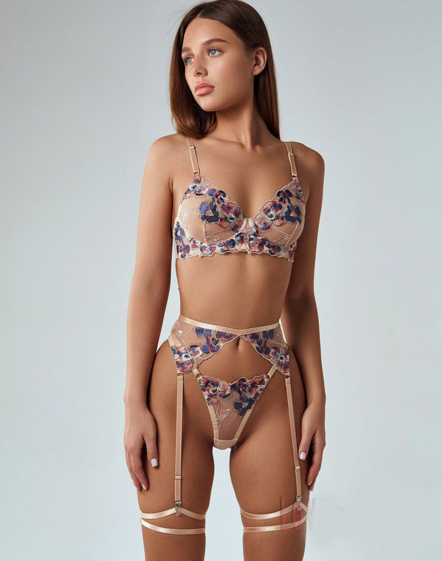 FREEDOMBEAUTY | lingerie European and American new embroidery four-piece erotic underwear cross-border independent station perspective sexy imperial sister foreign trade