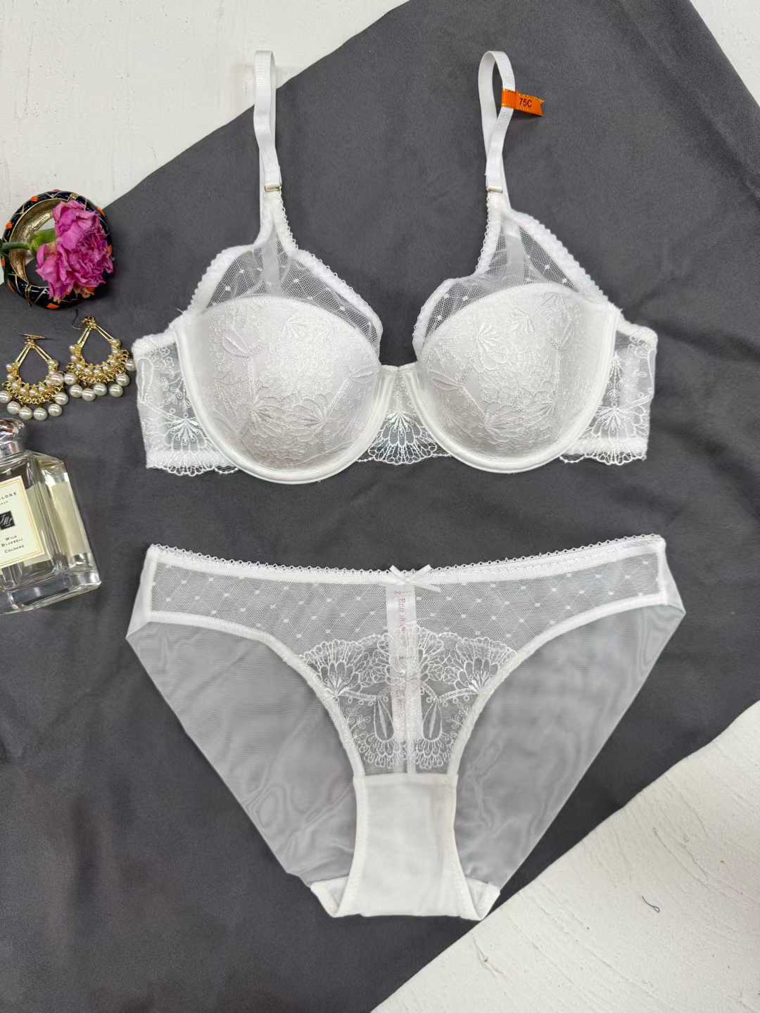 FREEDOMBEAUTY | Foreign trade underwear new European and American style thin style big chest shows small sexy half cup bra breathable gathering bra cover