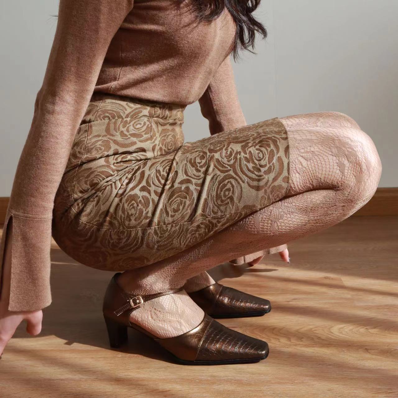 FREEDOMBEAUTY | Spring/Summer 2024 New Vintage French Flower Rose Bouquet Coffee Mesh Socks Jacquard Pantyhose Hollow Brown