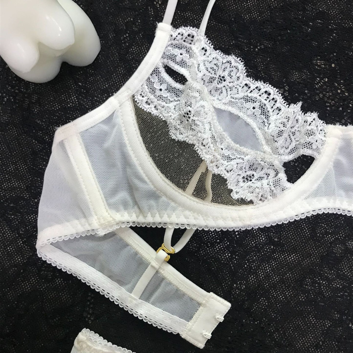 Freedombeauty | FQ2932 Sexy lace hollowed-out steel ring transparent thin underwear beautiful back two wear mesh see-through bra set white