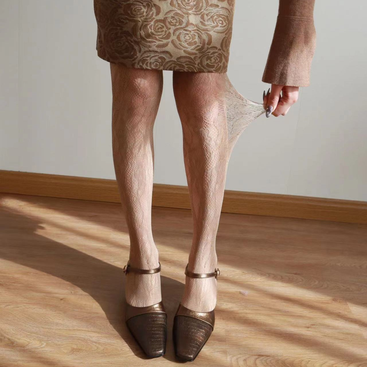 FREEDOMBEAUTY | Spring/Summer 2024 New Vintage French Flower Rose Bouquet Coffee Mesh Socks Jacquard Pantyhose Hollow Brown