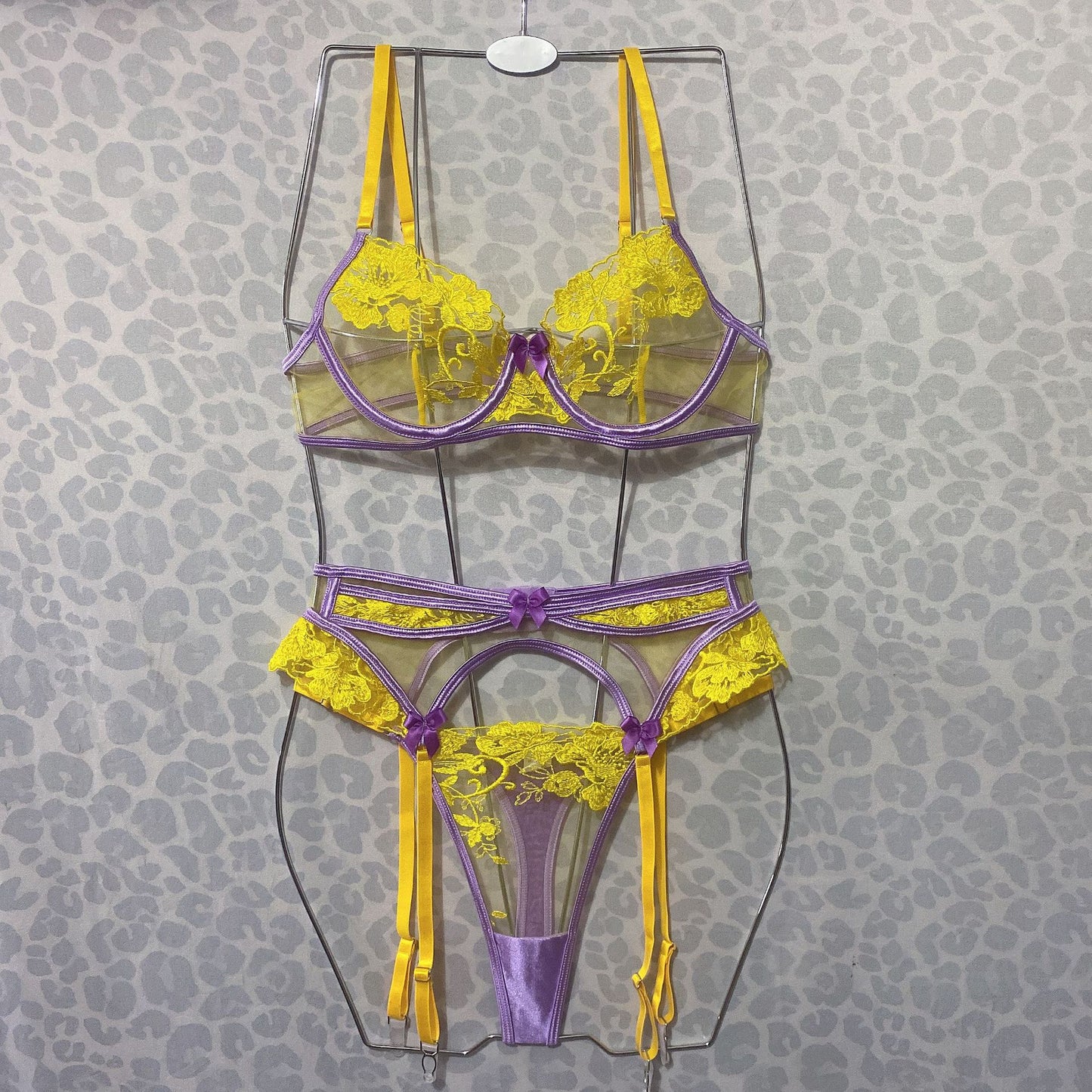 FREEDOMBEAUTY | European and American cross-border new product explosion high-quality women's clothing flower embroidered bra perspective sexy bow underwear set