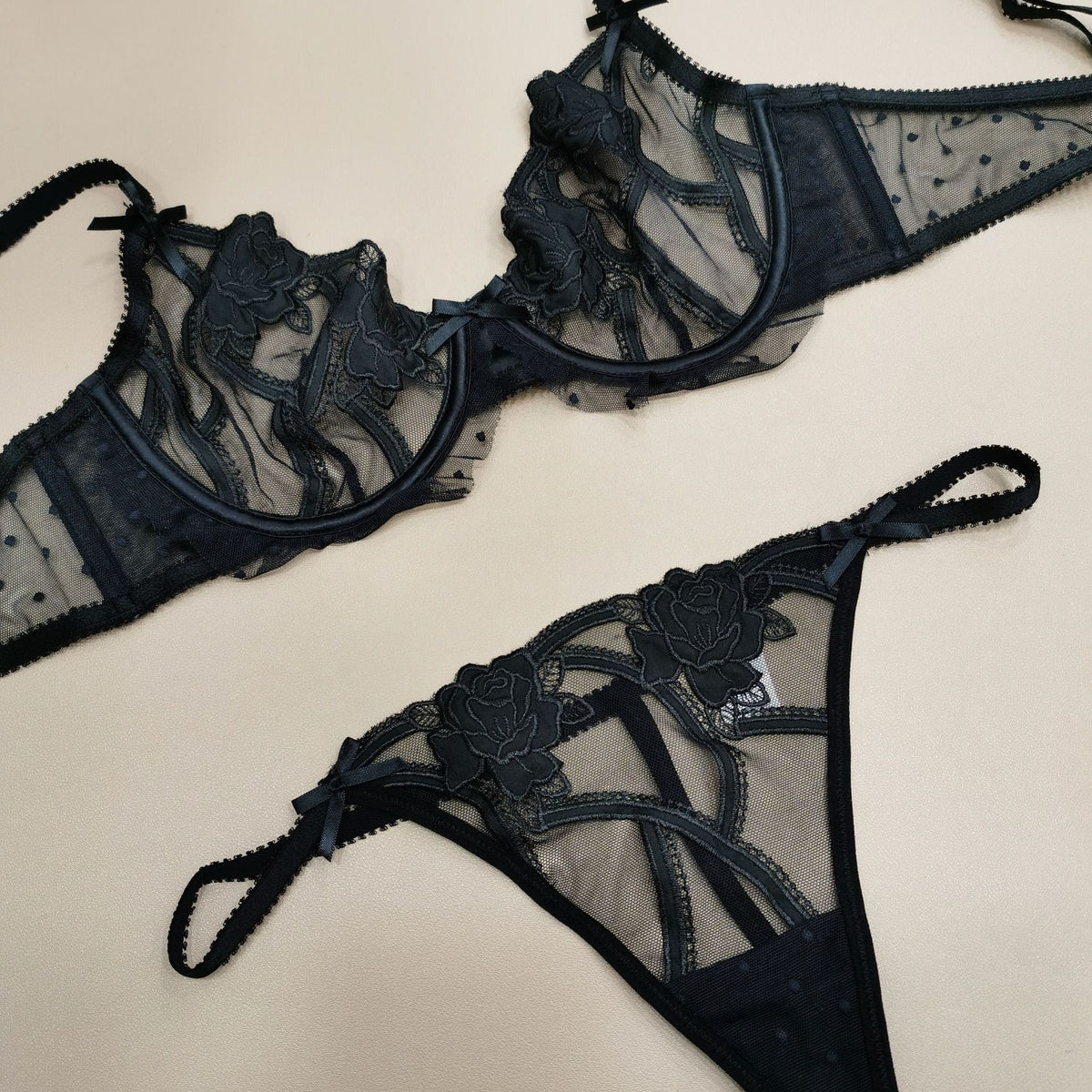 FREEDOMBEAUTY | French rose-embroidered lace underwear ultra-thin sexy spongless bra foreign trade trousers bra set bra