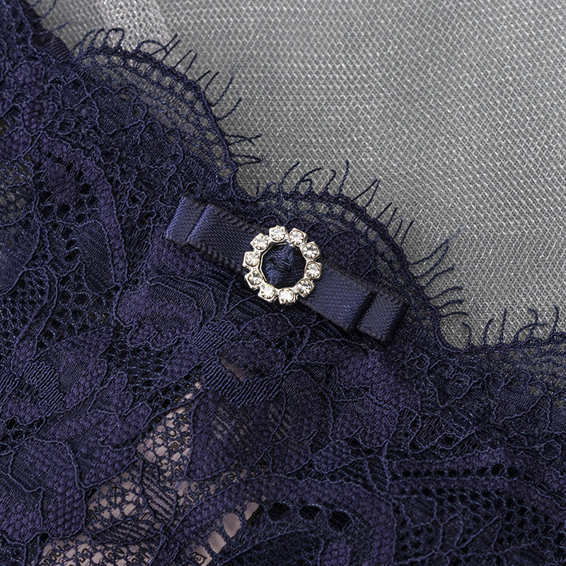 FREEDOMBEAUTY | Sexy lace edge hollow thong female hottie sports breathable embroidery peach hip T pants wholesale