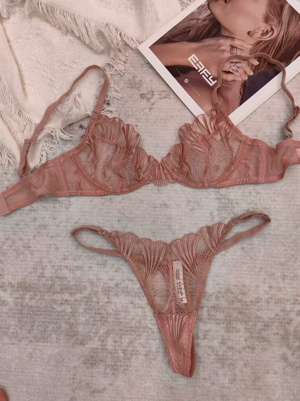 FREEDOMBEAUTY | French underwear foreign trade sexy transparent lace embroidery big chest shows small gathering bra cross-border trousers bra set