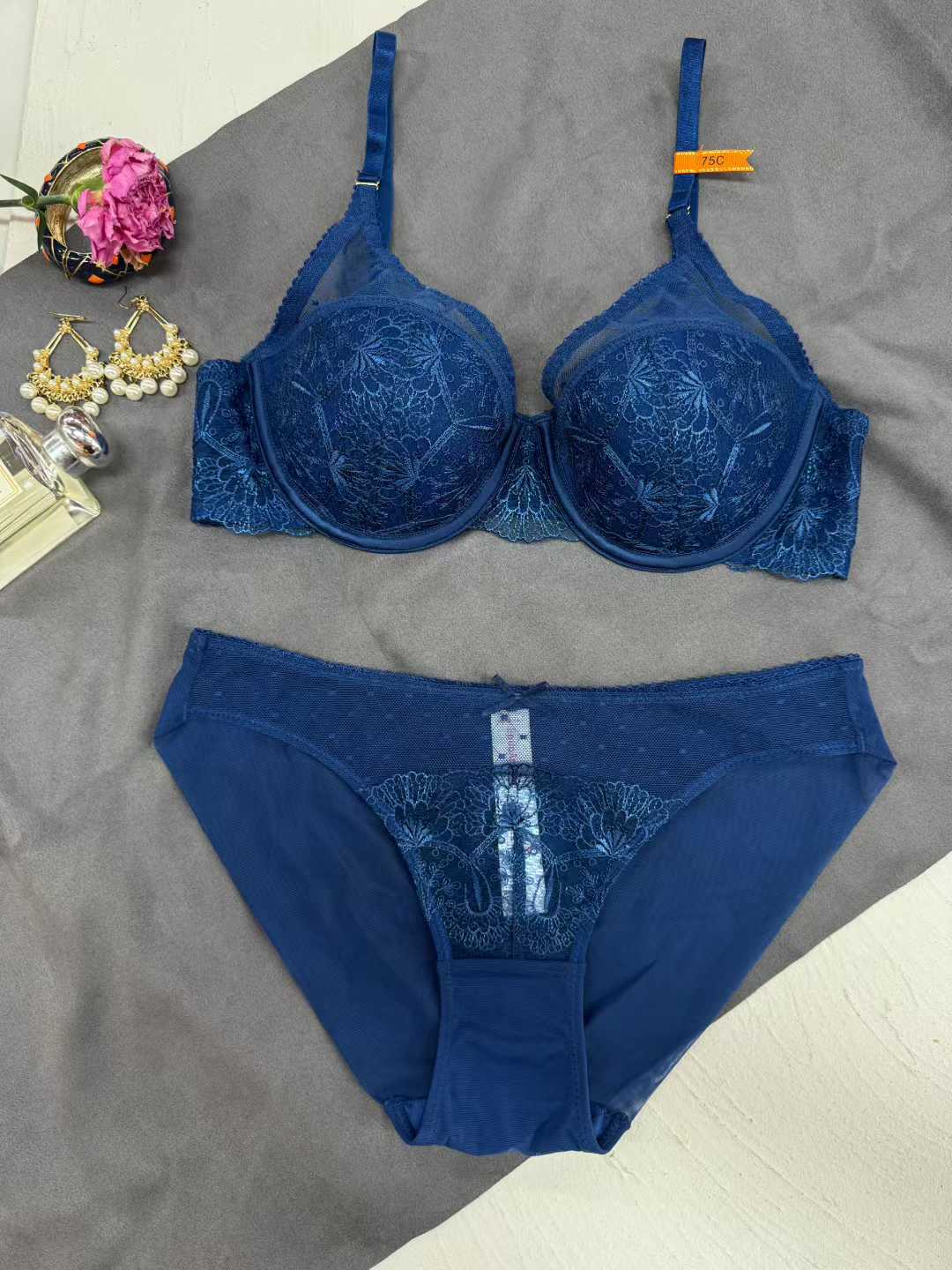 FREEDOMBEAUTY | Foreign trade underwear new European and American style thin style big chest shows small sexy half cup bra breathable gathering bra cover