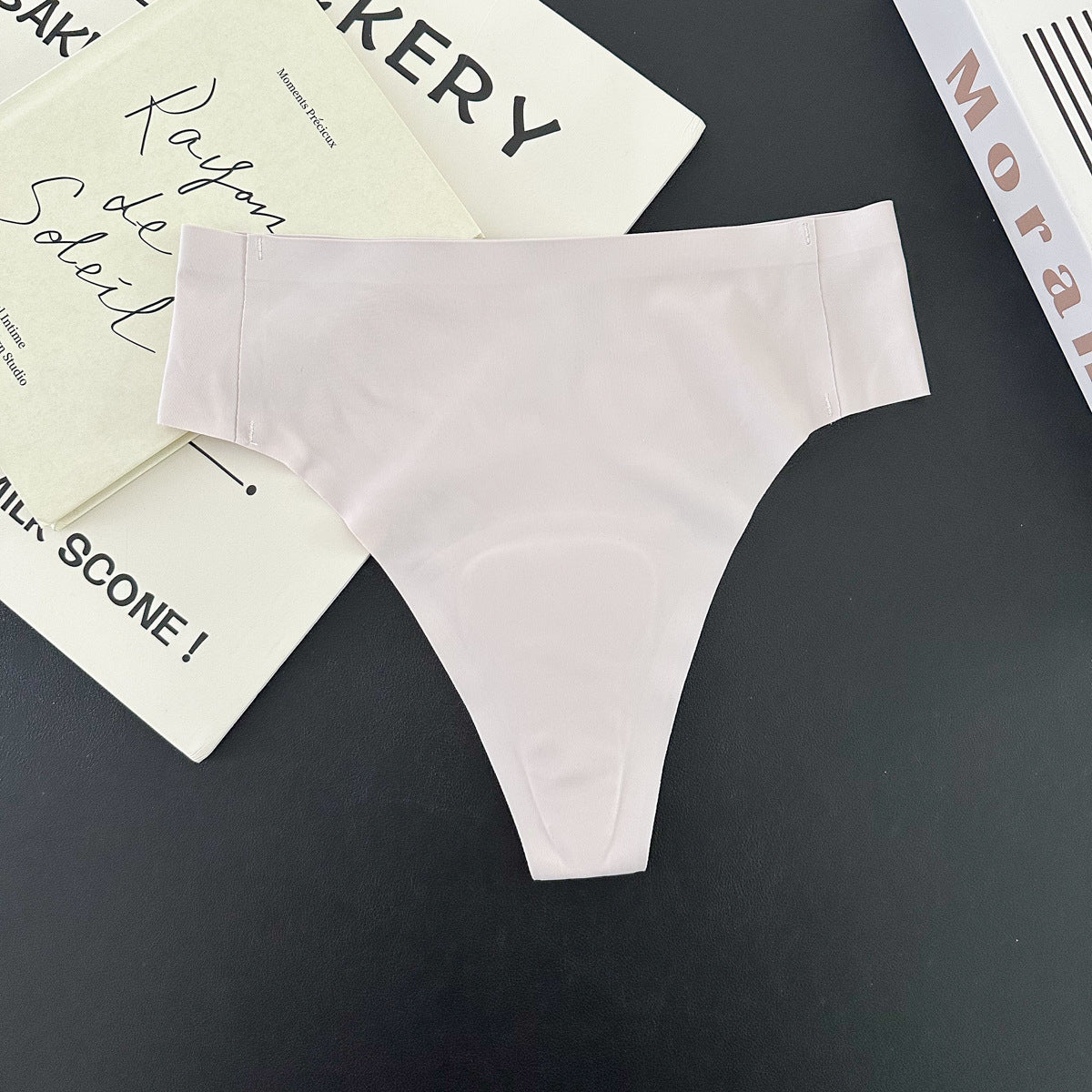 FREEDOMBEAUTY | 9385 ice silk seamless T-shaped women's underwear nude buttocks peach buttocks fitness panties sexy and anti-embarrassing