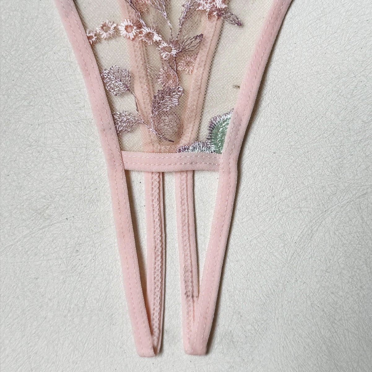 FREEDOMBEAUTY | European and American popular pink girl pure desire sexy high-end erotic underwear half tray comfortable steel ring gathering bra set