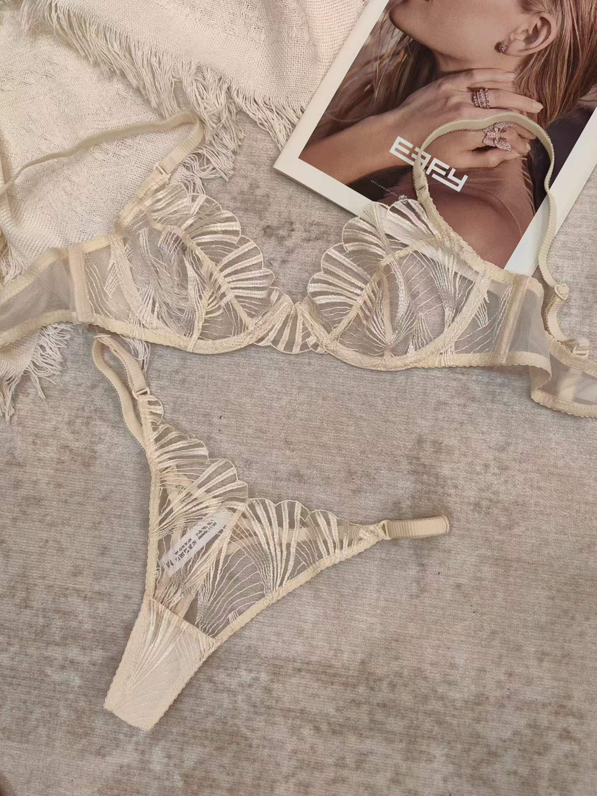 FREEDOMBEAUTY | French underwear foreign trade sexy transparent lace embroidery big chest shows small gathering bra cross-border trousers bra set