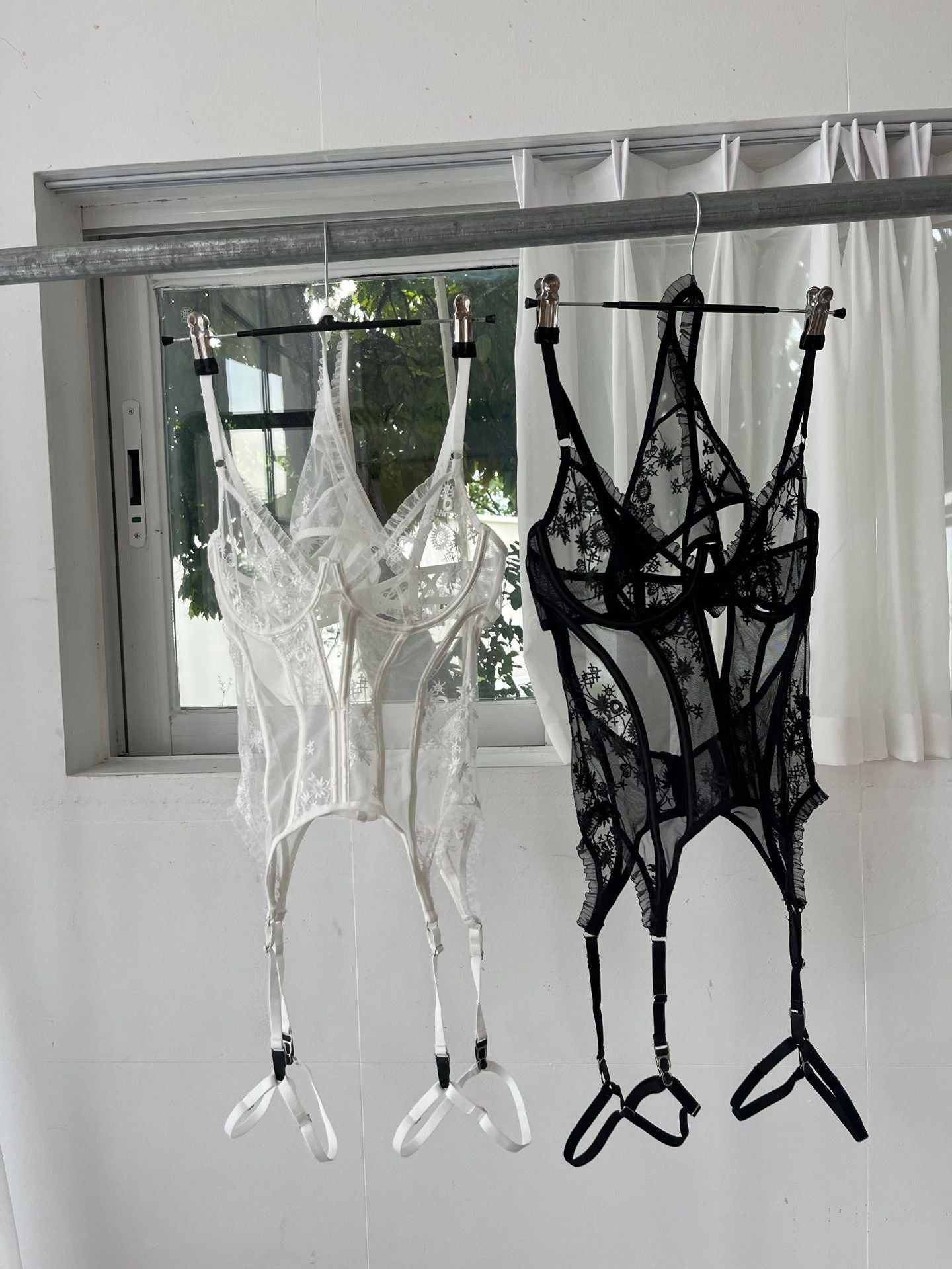 FREEDOMBEAUTY | Foreign trade underwear new European and American sexy embroidery micro-sculpting lace onesie garment, garter, bra set Lingerie