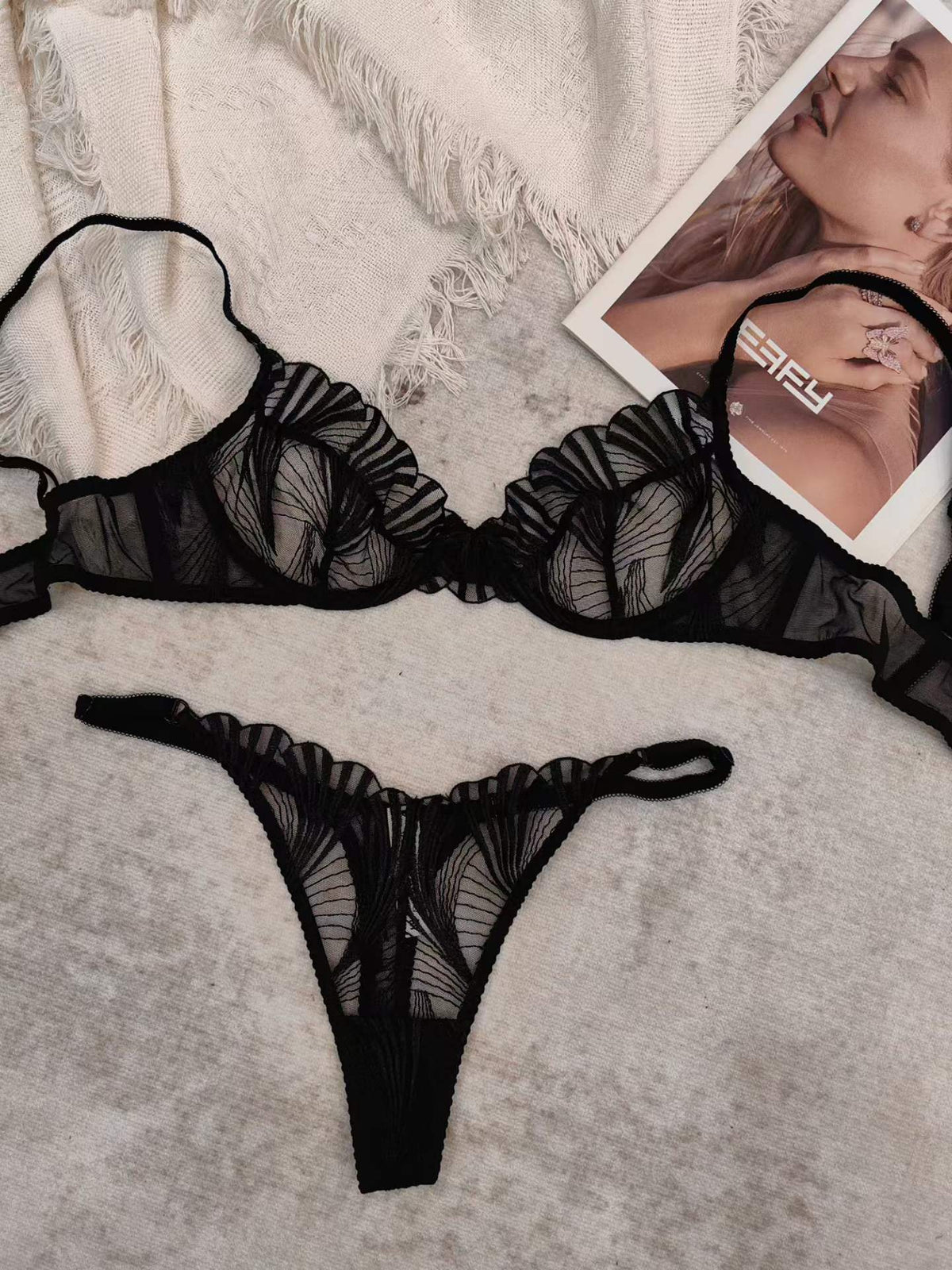 FREEDOMBEAUTY | French underwear foreign trade sexy transparent lace embroidery big chest shows small gathering bra cross-border trousers bra set