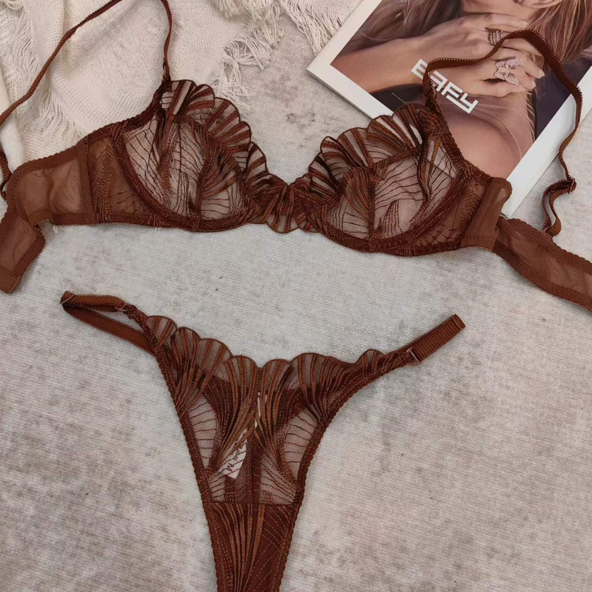 FREEDOMBEAUTY | French underwear foreign trade sexy transparent lace embroidery big chest shows small gathering bra cross-border trousers bra set