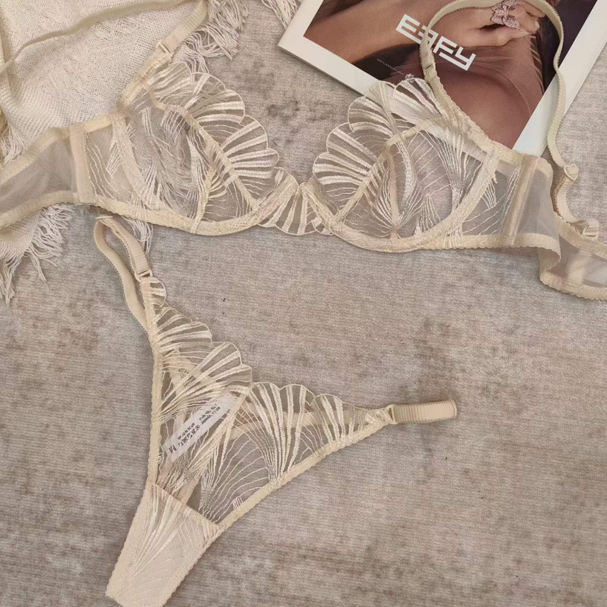 FREEDOMBEAUTY | French underwear foreign trade sexy transparent lace embroidery big chest shows small gathering bra cross-border trousers bra set