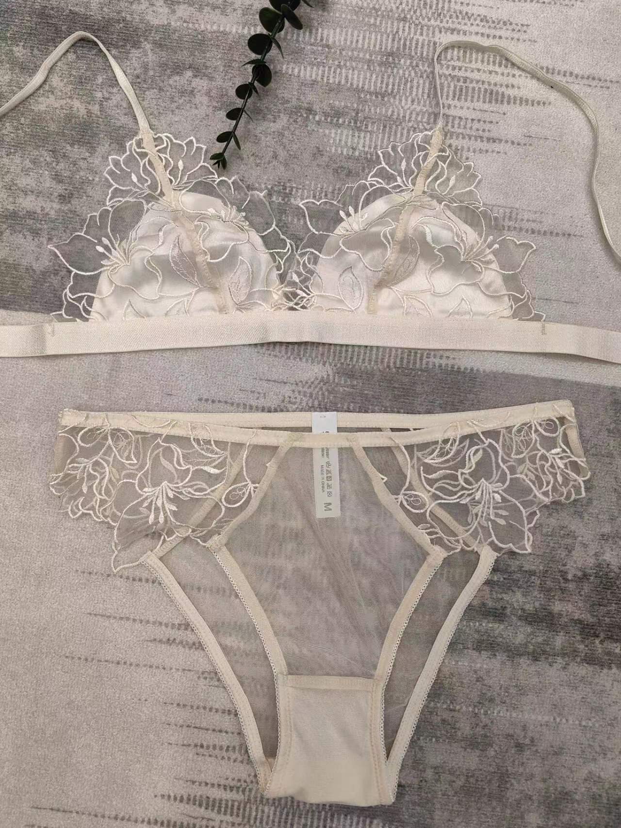 FREEDOMBEAUTY | French Underwear Sexy Thin Cup Triangle Cup Steelless Bra Set Red Natal Embroidered Lace Underwear