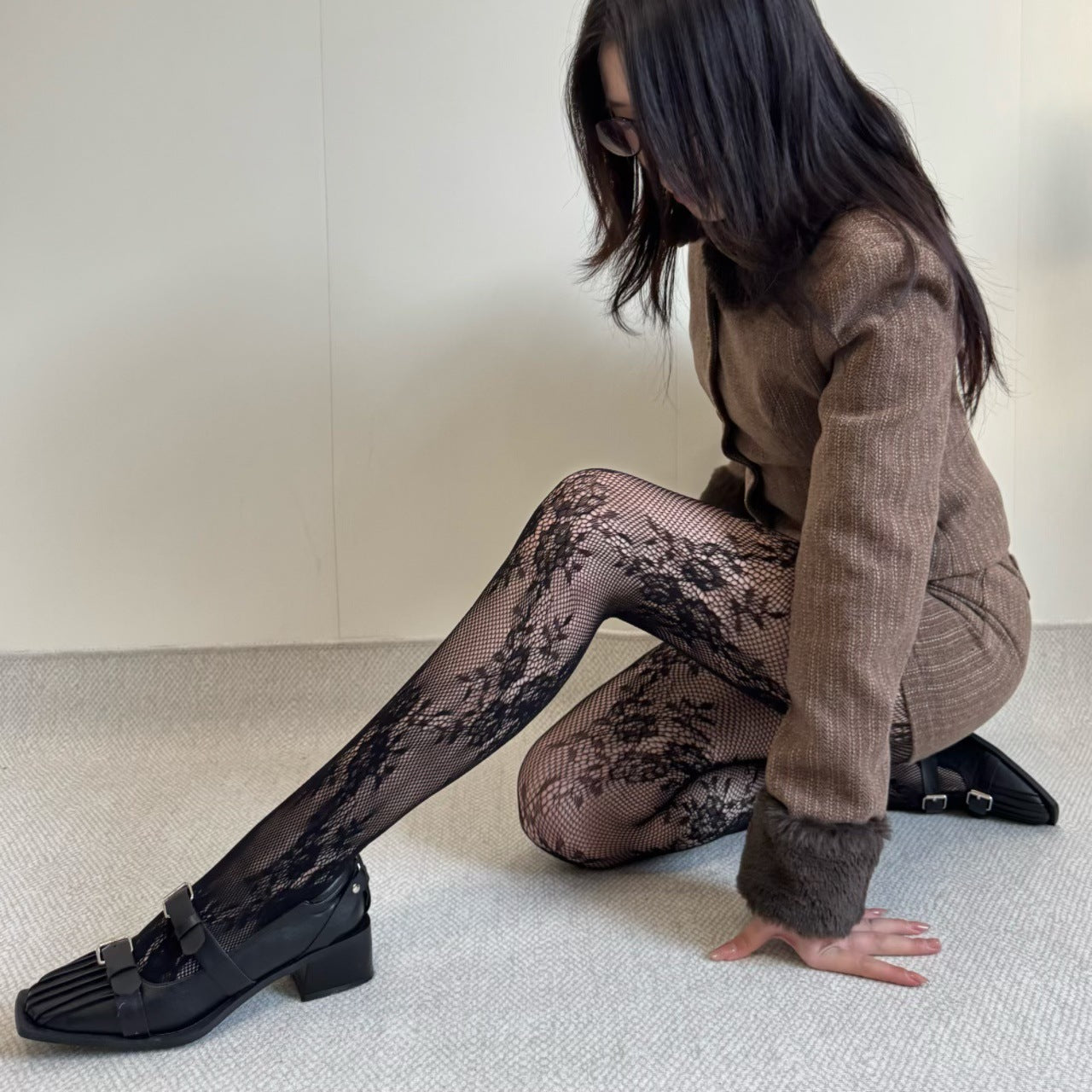 FREEDOMBEAUTY | Early spring new retro elegant hollow flower lace jacquard fishnet socks Spice girl anti-hook bottom stockings women