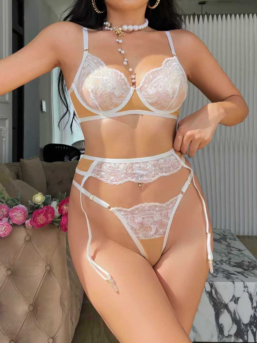 FREEDOMBEAUTY | European and American lace embroidered underwear ultra-thin large breasts show small anti-sagging gathering bra garter belt three-piece bra