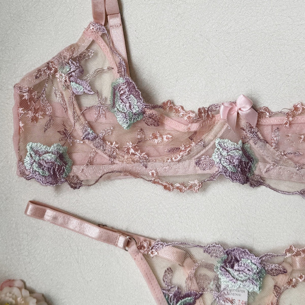 FREEDOMBEAUTY | European and American popular pink girl pure desire sexy high-end erotic underwear half tray comfortable steel ring gathering bra set