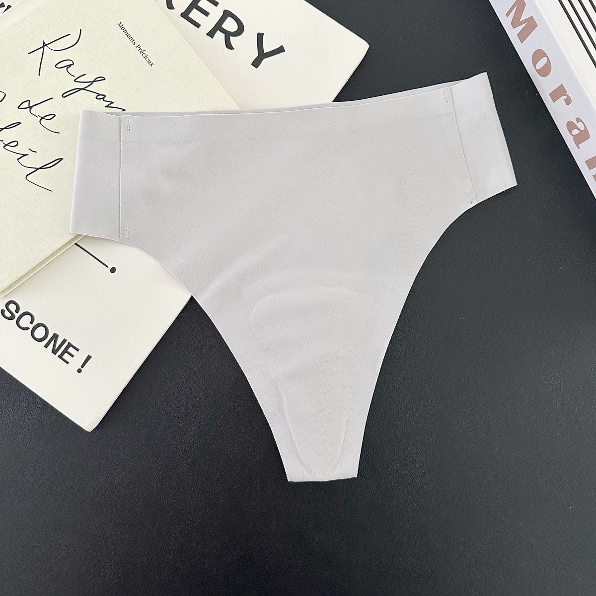 FREEDOMBEAUTY | 9385 ice silk seamless T-shaped women's underwear nude buttocks peach buttocks fitness panties sexy and anti-embarrassing