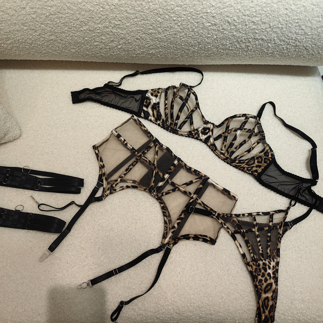 FREEDOMBEAUTY | Sexy mesh underwear ultra-thin perspective leopard print steel ring large chest small bra garter belt three-piece bra set