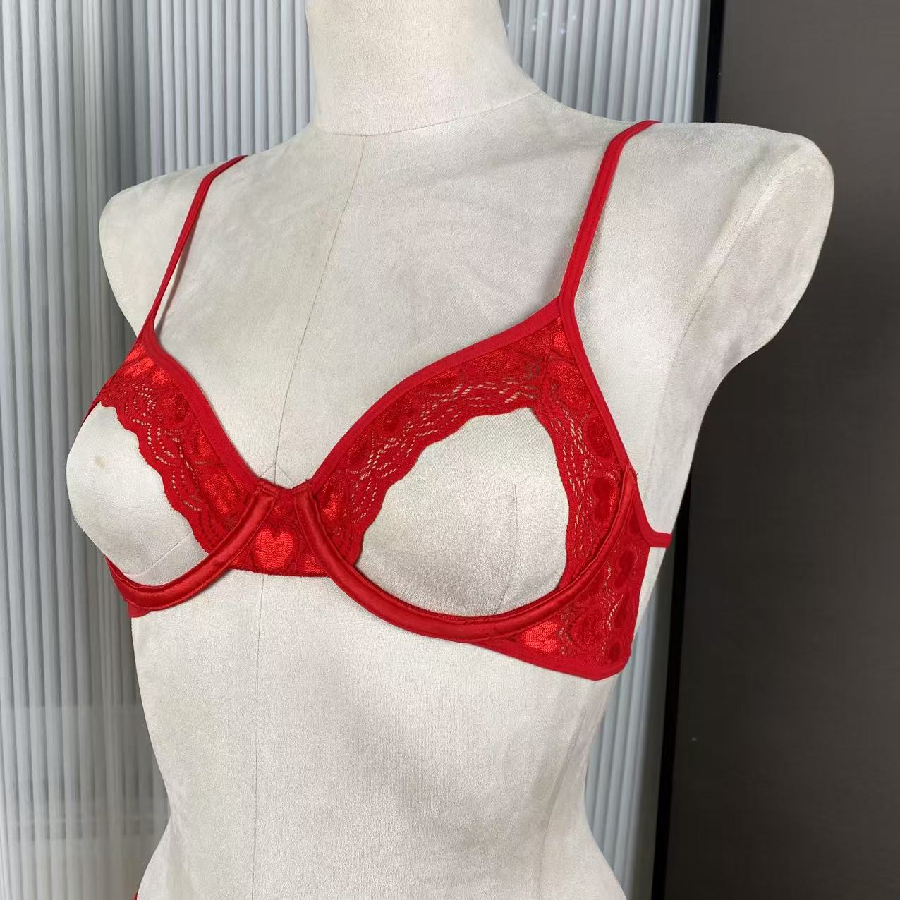 FREEDOMBEAUTY | FQ2939 Valentine's Day gift 520 steel rim milk love lace open crotch thong set