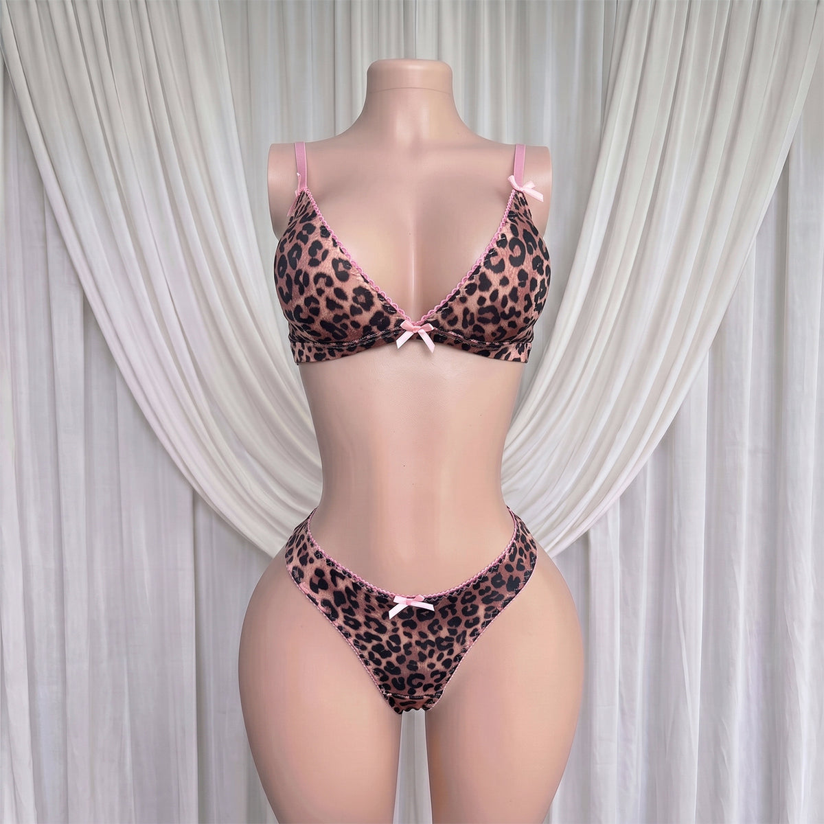 FREEDOMBEAUTYDIER European and American leopard print underwear set for women, pink bow deep V sexy bra underwear two-piece set