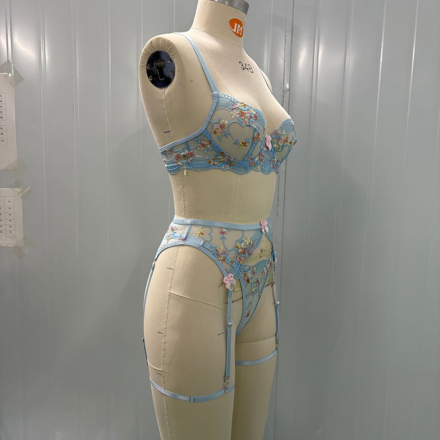 FREEDOMBEAUTY | European and American foreign trade cross-border new fashion sky blue flower embroidery garter leg ring bow bra set women