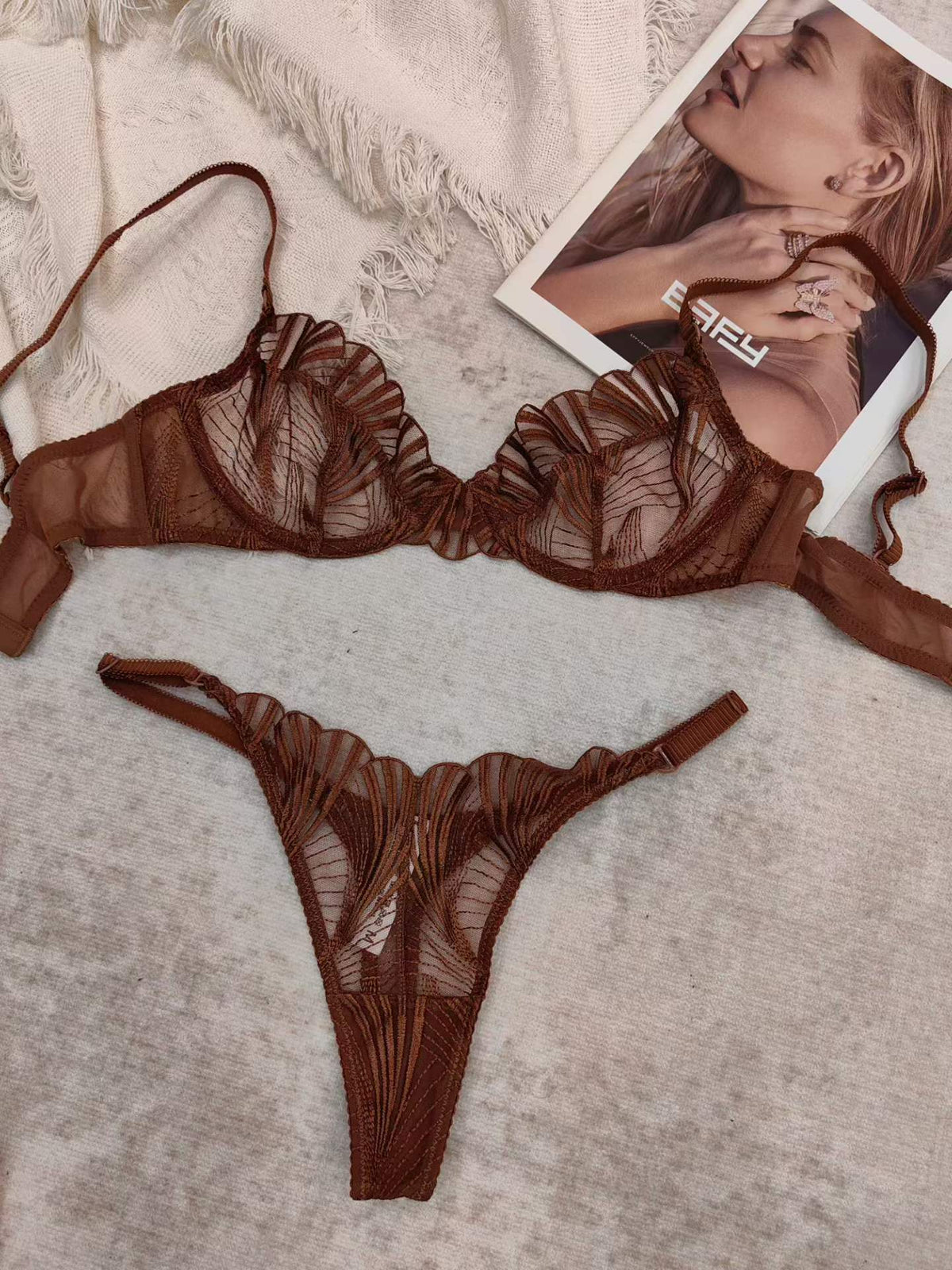 FREEDOMBEAUTY | French underwear foreign trade sexy transparent lace embroidery big chest shows small gathering bra cross-border trousers bra set